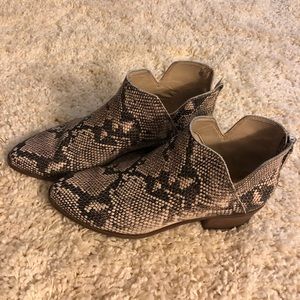 Dolce Vita Karsen snake booties size 10